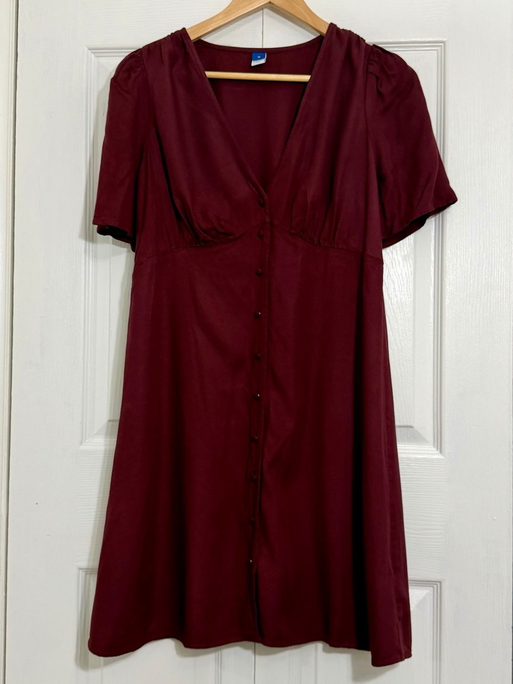 Old Navy Burgundy V-Neck Button-Front Short Dress, Women Size Medium.